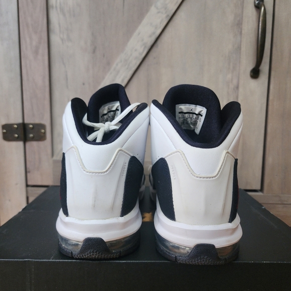 Jordan Air Deluxe BG (size 5Y) - Picture 3 of 4